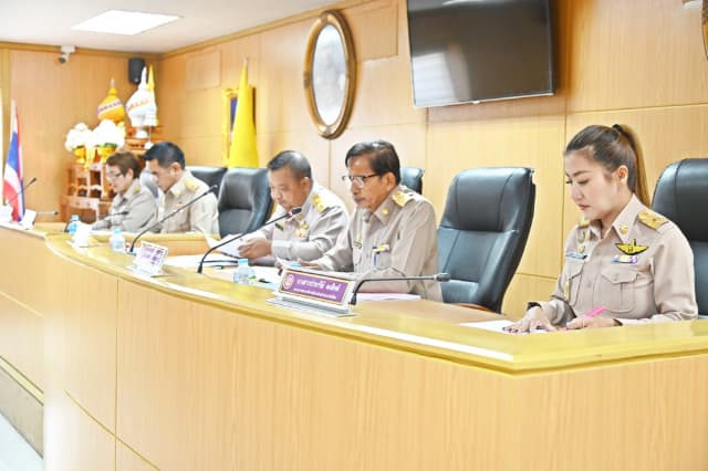 ประชุมสภาองค์การบริหารส่วนตำบลบางรักน้อย สมัยสามัญ สมัยที่ 3 ครั้งที่ 3/2568 ภาพที่ 11