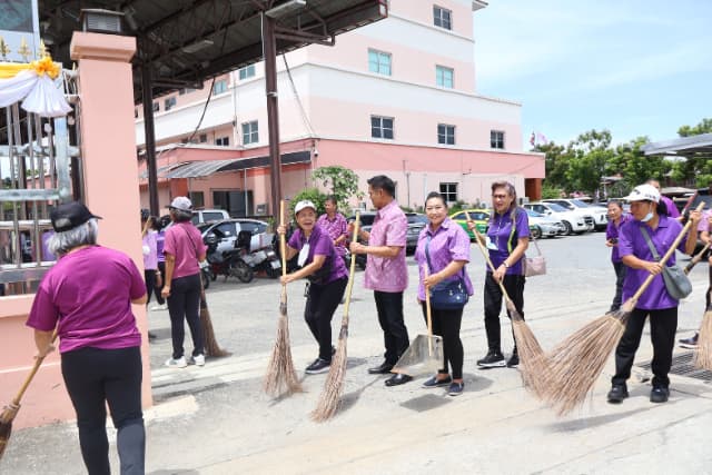 โครงการนนทบุรีน่าอยู่ เฉลิมพระเกียรติ สมเด็จพระนางเจ้าฯ พระบรมราชินี เนื่องในโอกาสวันเฉลิมพระชนมพรรษา 3 มิถุนายน 2568 Big Cleaning Day ภาพที่ 31