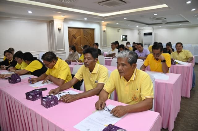 ประชุมการจัดงานสืบสานประเพณีวันสงกรานต์ วันครอบครัวและวันผู้สูงอายุ ภาพที่ 2