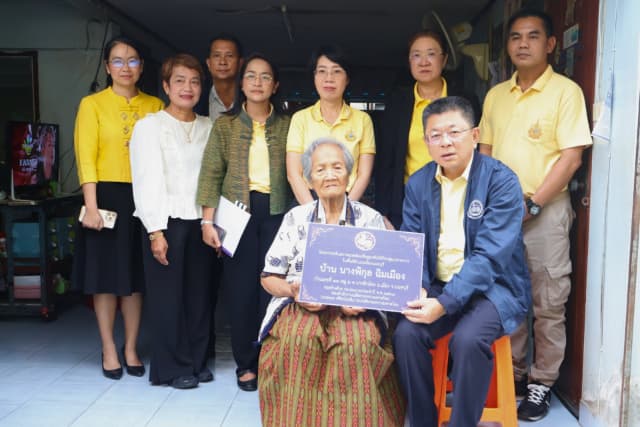 ส่งมอบบ้านโครงการปรับสภาพแวดล้อมที่อยู่อาศัยให้กับกลุ่มเปราะบางในพื้นที่อำเภอเมืองบางรักน้อย ภาพที่ 18
