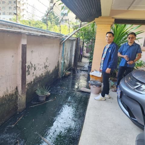 กองสาธารณสุขและสิ่งแวดล้อม ดำเนินการดูดลอกท่อระบายน้ำ ซอยพิศสุวรรณ ภาพที่ 6