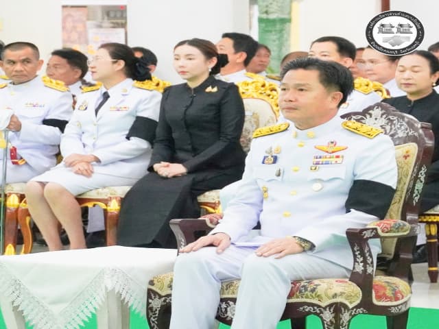 พิธีถวายน้ำสรงพระศพเบื้องหน้าพระฉายาลักษณ์ สมเด็จพระนางเจ้าสิริกิติ์ พระบรมราชินีนาถ พระบรมราชชนนีพันปีหลวง ภาพที่ 14