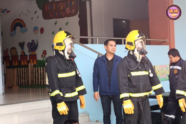 ฝึกซ้อมแผนป้องกันการเกิดอัคคีภัยเพื่อสร้างความรู้ ความปลอดภัย ให้แก่นักเรียนโรงเรียนวัดบางรักน้อยและศูนย์พัฒนาเด็กเล็ก ภาพที่ 14