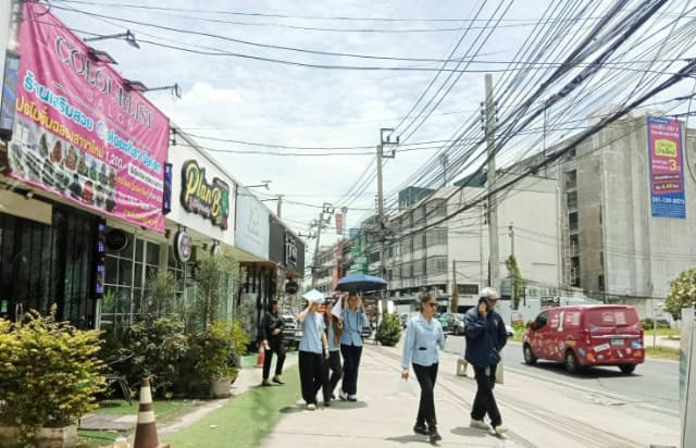 ลงพื้นที่ตรวจร้านจำหน่ายกัญชาในพื้นที่ เพื่อกำกับดูแลให้เป็นไปตามกฎหมาย ภาพที่ 16