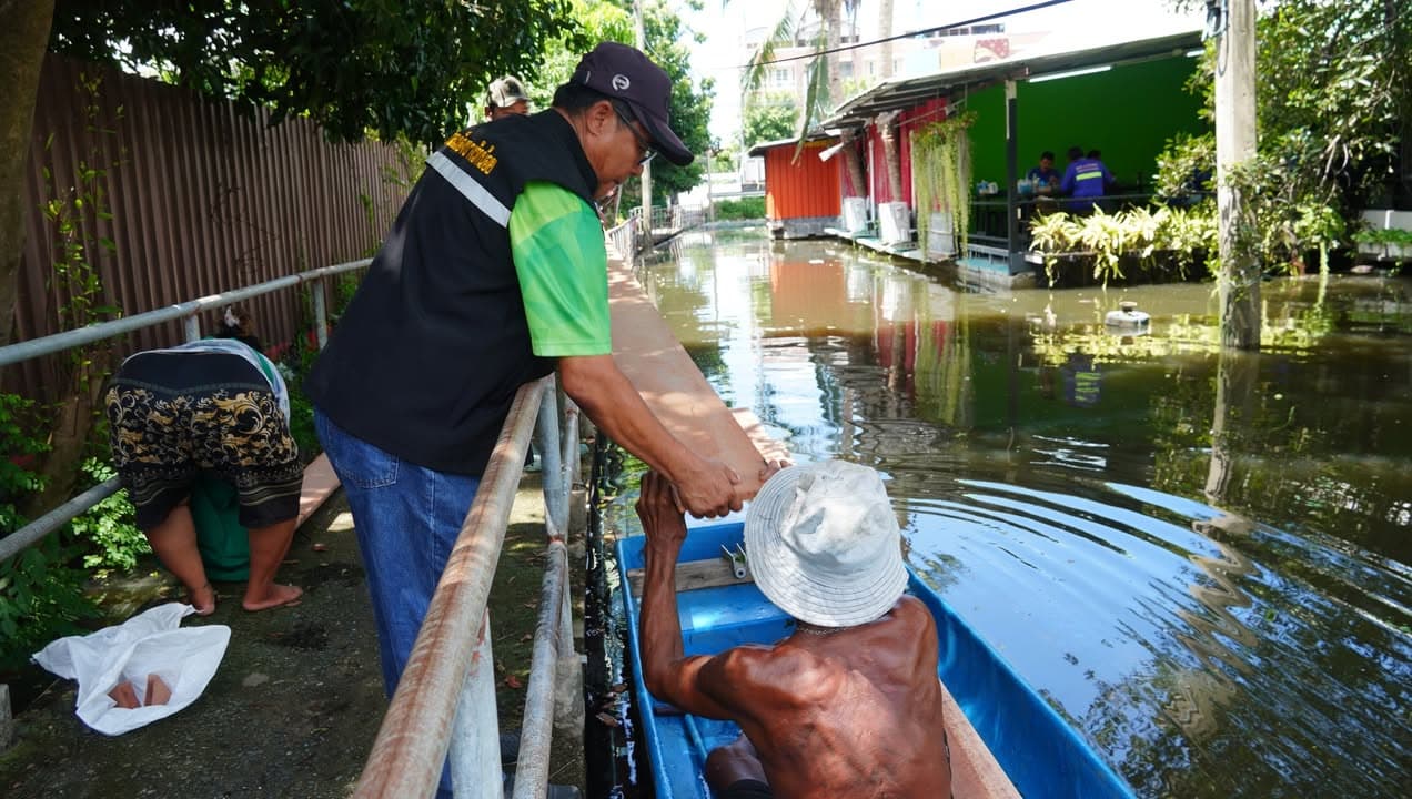 เทศบาลเมืองบางรักน้อยลงพื้นที่ซอยขุดใหม่ หมู่ 5 เตรียมความพร้อมรับสถานการณ์น้ำท่วม ภาพที่ 7