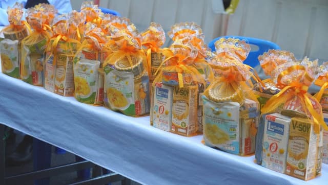 ร่วมพิธีทำบุญตักบาตรพระสงฆ์ และ ร่วมพิธีถวายเครื่องราชสักการะและวางพานพุ่ม พร้อมถวายพระพรชัยมงคล เนื่องในโอกาสวันเฉลิมพระชนมพรรษา พระบาทสมเด็จพระเจ้าอยู่หัว ภาพที่ 3