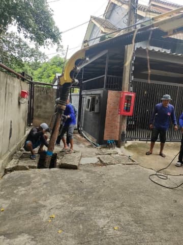 กองสาธารณสุขและสิ่งแวดล้อม ดำเนินการดูดลอกท่อระบายน้ำ หมู่บ้านนนทรีปาร์ค หมู่ที่ 3 ภาพที่ 7