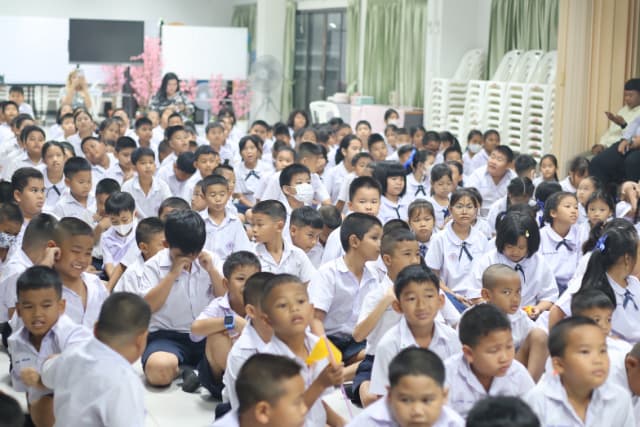 ฝึกซ้อมแผนป้องกันการเกิดอัคคีภัยเพื่อสร้างความรู้ ความปลอดภัย ให้แก่นักเรียนโรงเรียนวัดบางรักน้อยและศูนย์พัฒนาเด็กเล็ก ภาพที่ 20