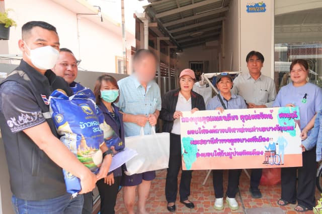 📢 ลงพื้นที่มอบวัสดุอุปกรณ์ที่จำเป็นสำหรับผู้ที่มีภาวะพึ่งพิงในตำบล📢 ภาพที่ 13
