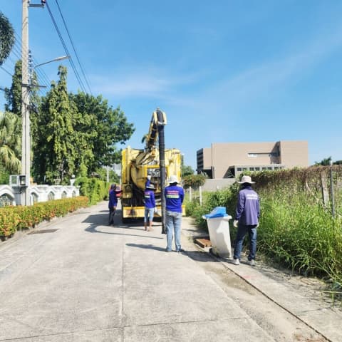 กองสาธารณสุขและสิ่งแวดล้อม ดำเนินการดูดลอกท่อระบายน้ำ ซอยพิศสุวรรณ ภาพที่ 3