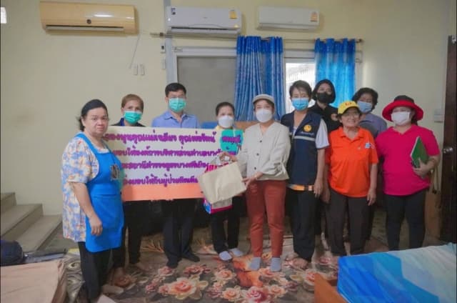กิจกรรมสนับสนุนผ้าอ้อมผู้ใหญ่ ประจำปี 2566 ในตำบลบางรักน้อย ภาพที่ 4