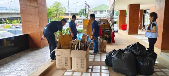 กิจกรรมซื้อขายขยะ ภายใต้โครงการคัดแยกขยะเพื่อชุมชนสะอาด ณ เทศบาลเมืองบางรักน้อย ภาพที่ 11