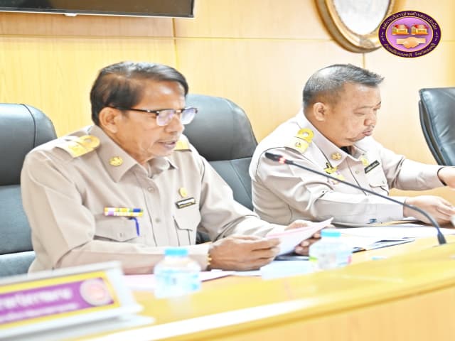 ประชุมสภาองค์การบริหารส่วนตำบลบางรักน้อย สมัยสามัญ สมัยที่ 3 ครั้งที่ 3/2568 ภาพที่ 4