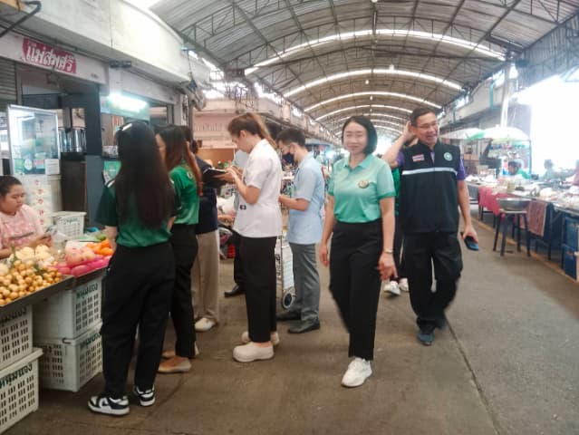 ตรวจตลาดร่วมกับสาธารณสุขอำเภอสาธารณสุขจังหวัด ภาพที่ 1