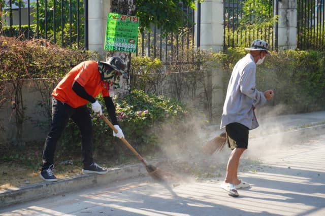 โครงการรณรงค์ส่งเสริมเพื่อรักษาสภาพแวดล้อมภายในตำบล บริเวณซอยประชารวมใจ ภาพที่ 5