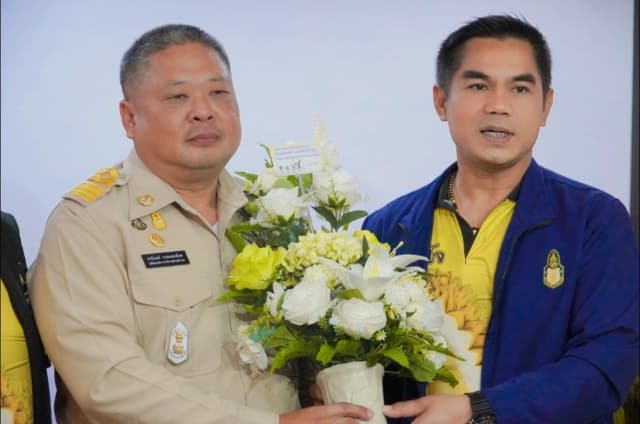 คณะผู้บริหาร สมาชิกสภฯ หัวหน้าส่วนราชการ ได้ร่วมต้อนรับข้าราชการโอนย้าย ภาพที่ 2