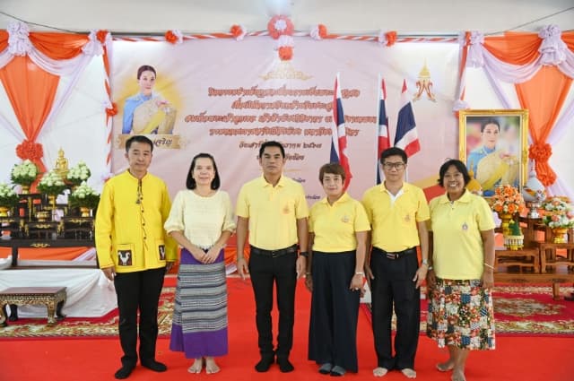 พิธีทำบุญตักบาตรข้าวสารอาหารแห้งและเจริญพระพุทธมนต์ ภาพที่ 4