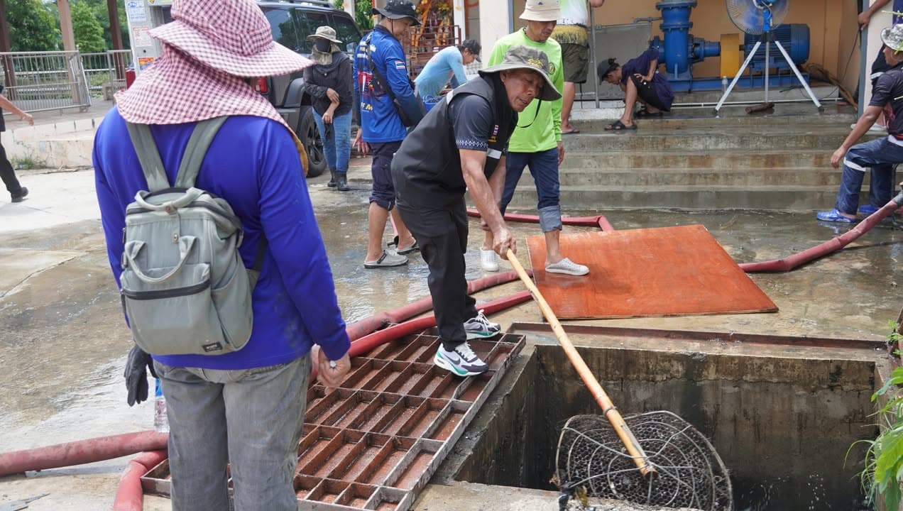 เทศบาลเมืองบางรักน้อยลงพื้นที่ตรวจสอบระบบระบายน้ำ ป้องกันและเตรียมความพร้อมรับสถานการณ์น้ำท่วม ภาพที่ 25