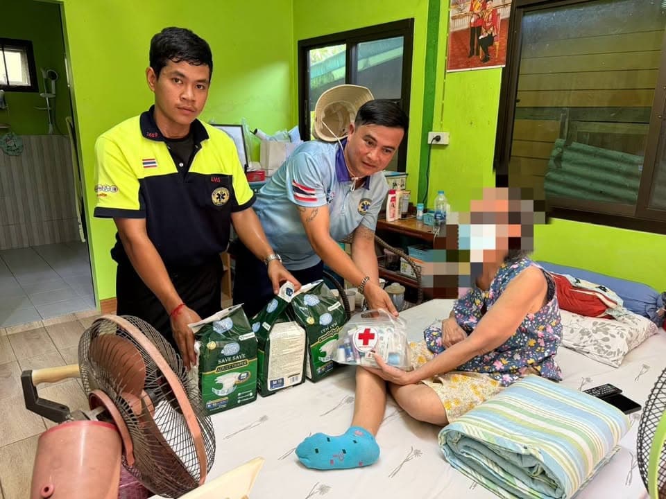 เทศบาลเมืองบางรักน้อยลงพื้นที่มอบเวชภัณฑ์และยารักษาโรคแก่ประชาชน ภาพที่ 30