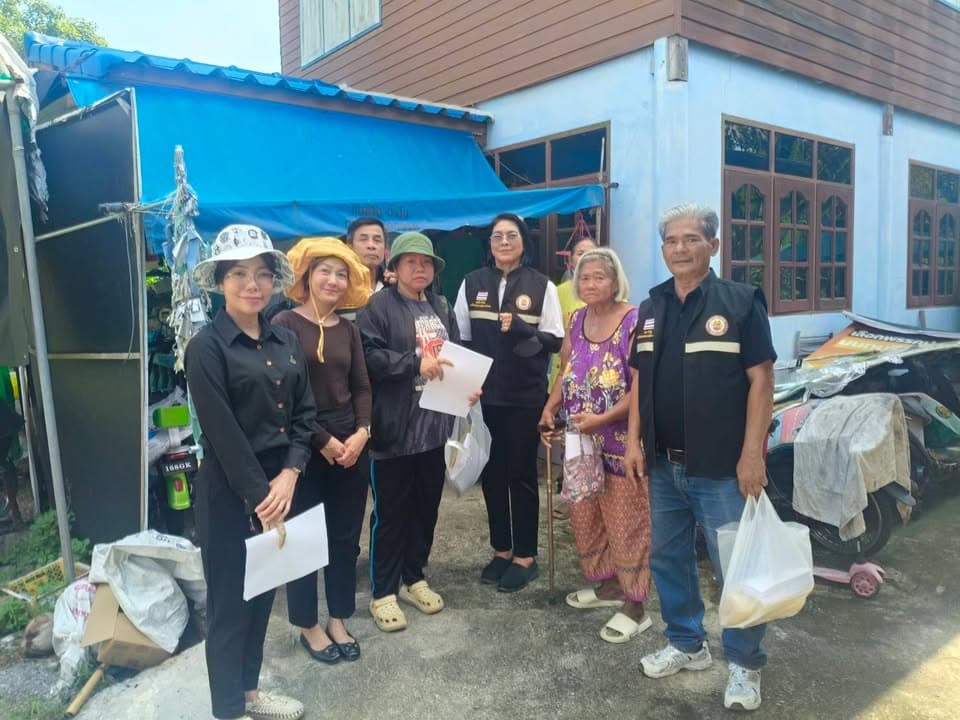 เทศบาลเมืองบางรักน้อยลงพื้นที่สำรวจและช่วยเหลือประชาชนที่ได้รับผลกระทบจากน้ำท่วม ภาพที่ 10