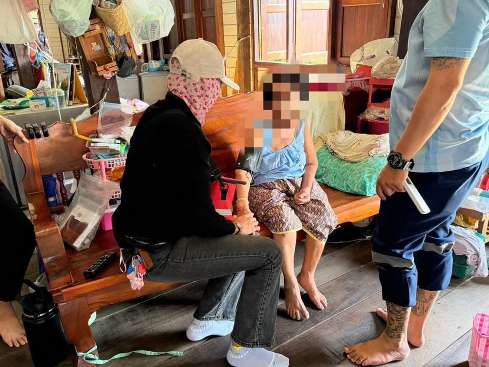 เทศบาลเมืองบางรักน้อยลงพื้นที่มอบเวชภัณฑ์และยารักษาโรคแก่ประชาชน ภาพที่ 36