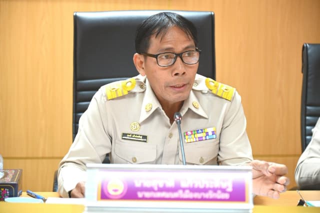 การประชุมสภาเทศบาลเมืองบางรักน้อย เพื่อร่วมพิจารณาร่างเทศบัญญัติงบประมาณรายจ่าย ประจำปีงบประมาณ พ.ศ. 2570 ภาพที่ 11