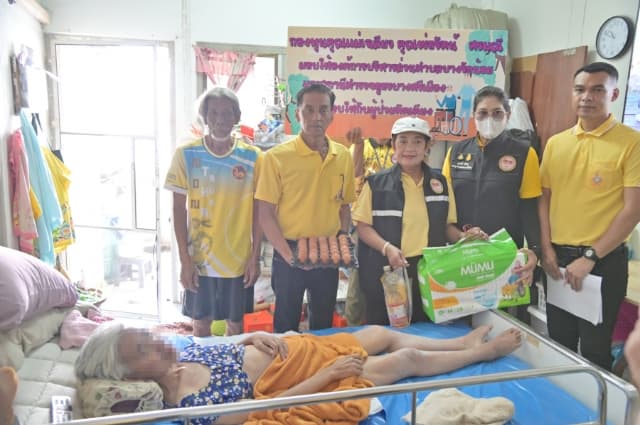 มอบเครื่องอุปโภคบริโภคและผ้าอ้อมผู้ใหญ่ ให้กับผู้ป่วยติดเตียง ในตำบลบางรักน้อย ภาพที่ 5