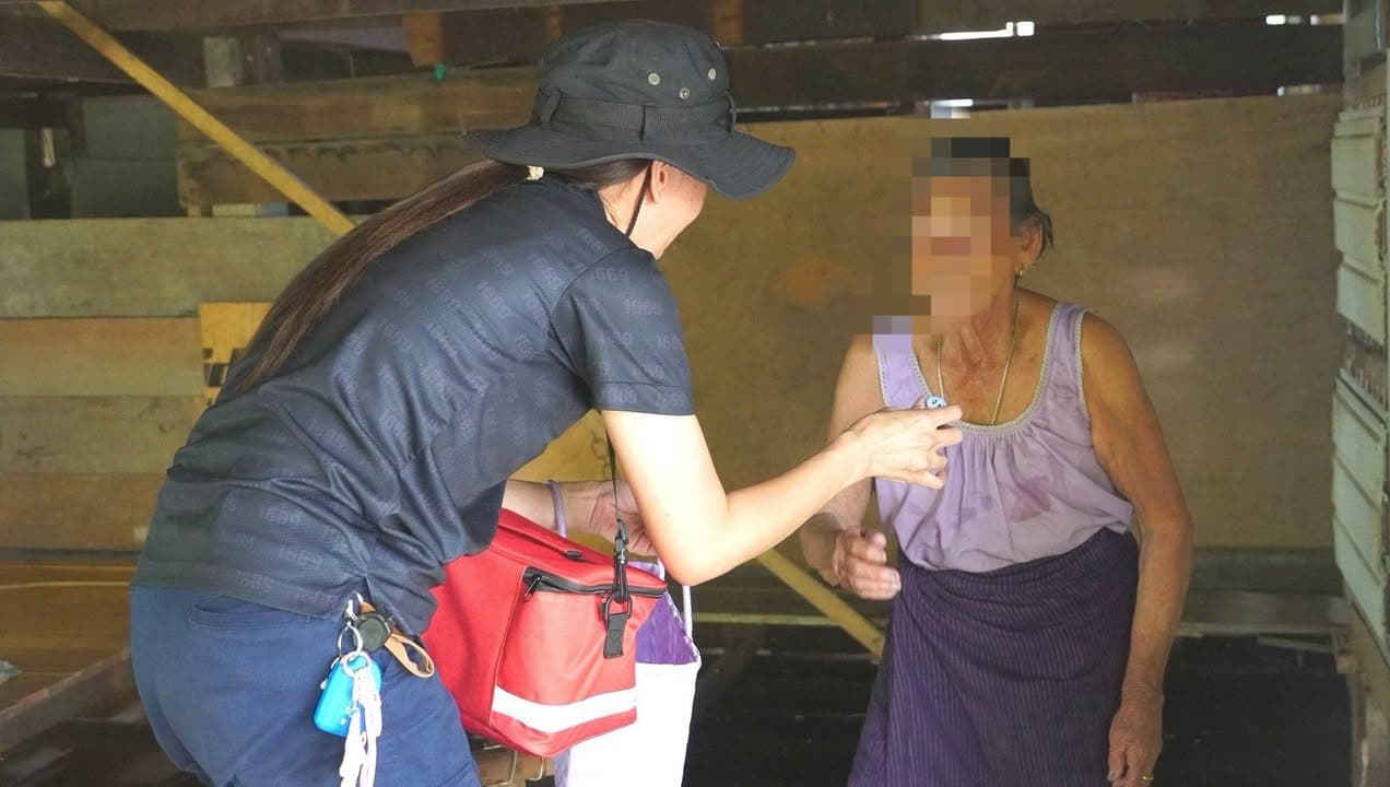 เทศบาลเมืองบางรักน้อยลงพื้นที่มอบเวชภัณฑ์และยารักษาโรคแก่ประชาชน ภาพที่ 11
