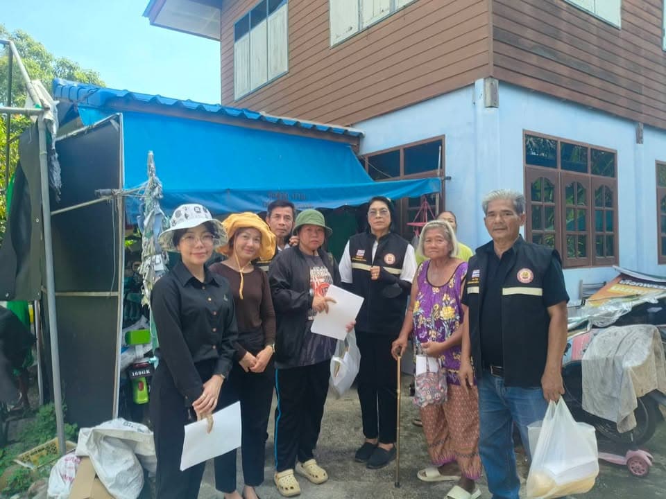 เทศบาลเมืองบางรักน้อยลงพื้นที่สำรวจและช่วยเหลือประชาชนที่ได้รับผลกระทบจากน้ำท่วม ภาพที่ 8