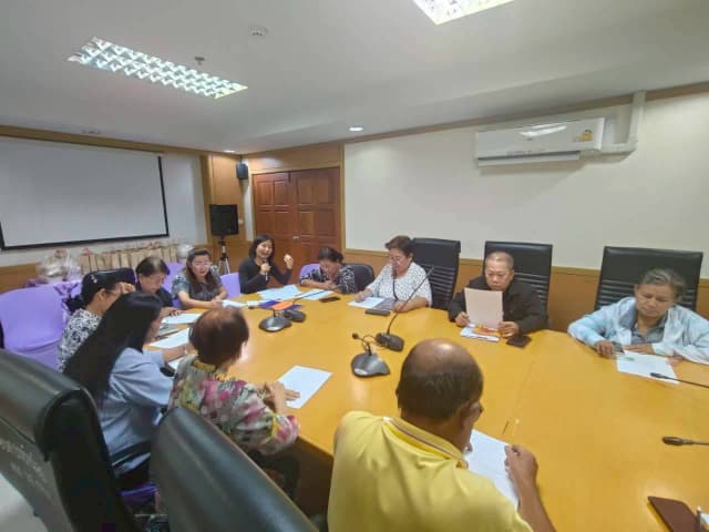 ประชุมคณะกรรมการชมรมผู้สูงอายุ เทศบาลเมืองบางรักน้อย ภาพที่ 13