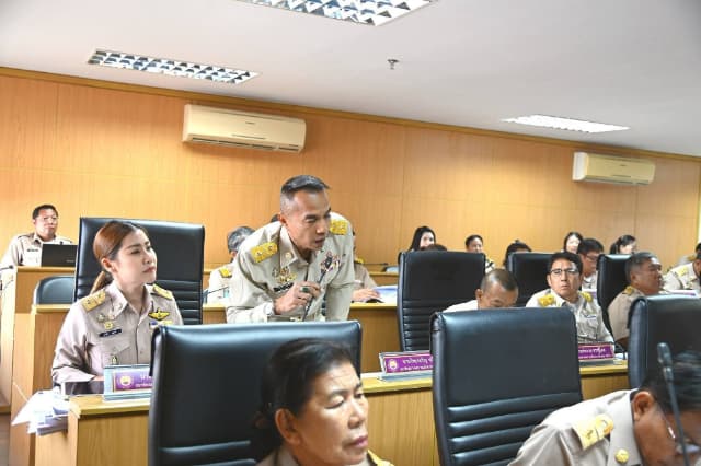 การประชุมสภาเทศบาลเมืองบางรักน้อย เพื่อร่วมพิจารณาร่างเทศบัญญัติงบประมาณรายจ่าย ประจำปีงบประมาณ พ.ศ. 2570 ภาพที่ 8
