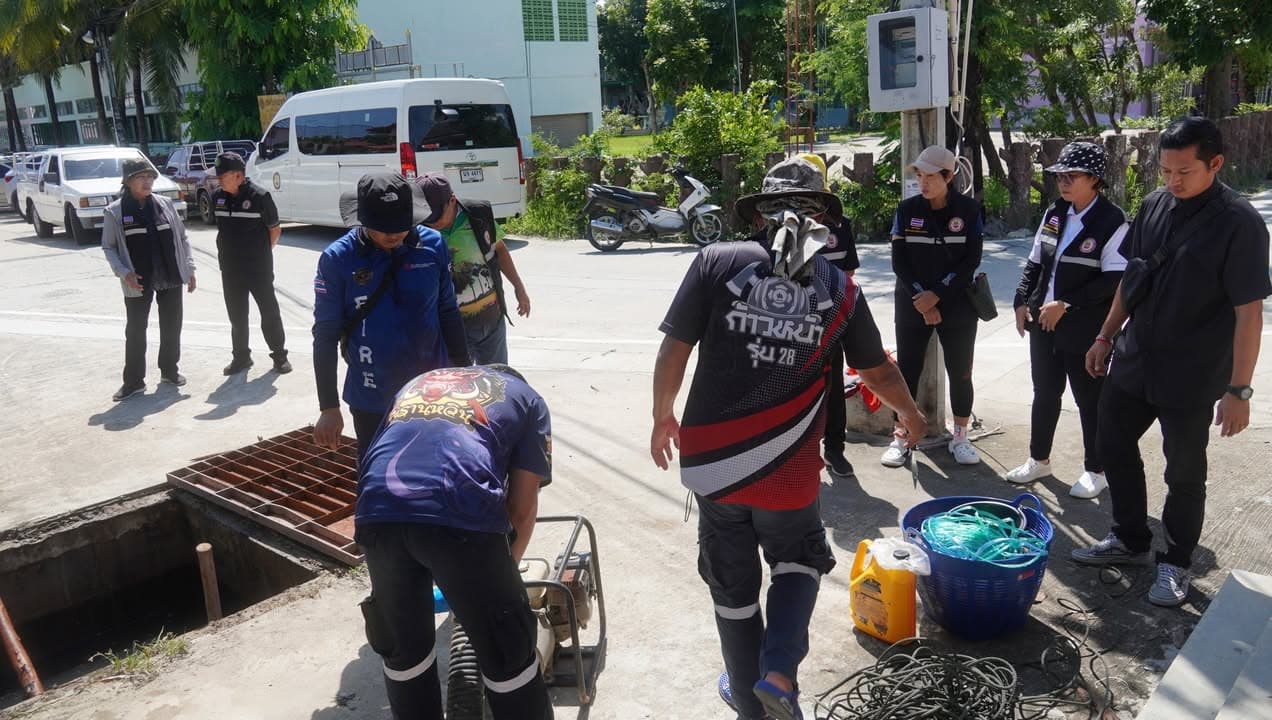 เทศบาลเมืองบางรักน้อยลงพื้นที่ตรวจสอบระบบระบายน้ำ ป้องกันและเตรียมความพร้อมรับสถานการณ์น้ำท่วม ภาพที่ 19