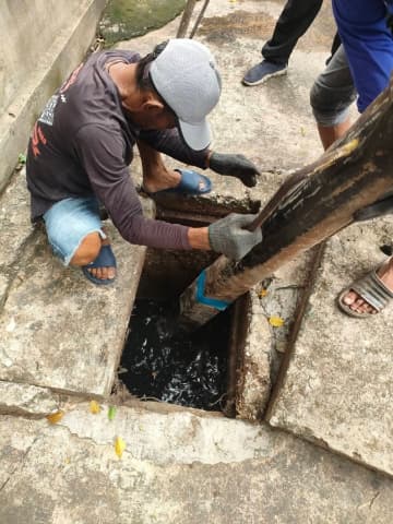 กองสาธารณสุขและสิ่งแวดล้อม ดำเนินการดูดลอกท่อระบายน้ำ หมู่บ้านนนทรีปาร์ค หมู่ที่ 3 ภาพที่ 11