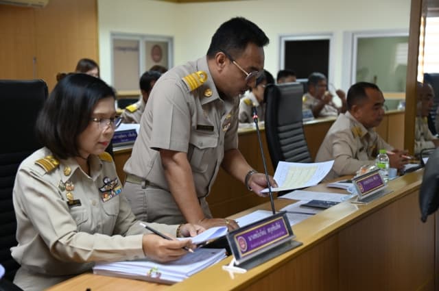 การประชุมสภาองค์การบริหารส่วนตำบลบางรักน้อย สมัยวิสามัญ สมัยที่ 2 ประจำปี พ.ศ.2567 ภาพที่ 6