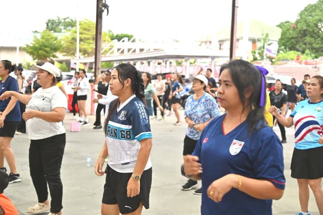 ภาพความประทับใจกิจกรรมเต้นแอโรบิค "เสืยเหงื่อกันหน่อยไหม?" ภายใต้โครงการส่งเสริมสุขภาพประชาชนด้วยการออกกำลังการเต้นแอโรบิค ในวันศุกร์ที่ 21 สิงหาคม 2569 ภาพที่ 18