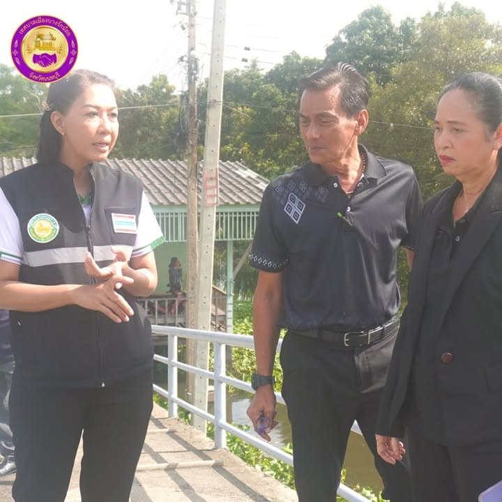 เทศบาลเมืองบางรักน้อยร่วมมือกับเทศบาลเมืองบางกร่าง เร่งเก็บผักตบชวาในคลองอ้อม ภาพที่ 4