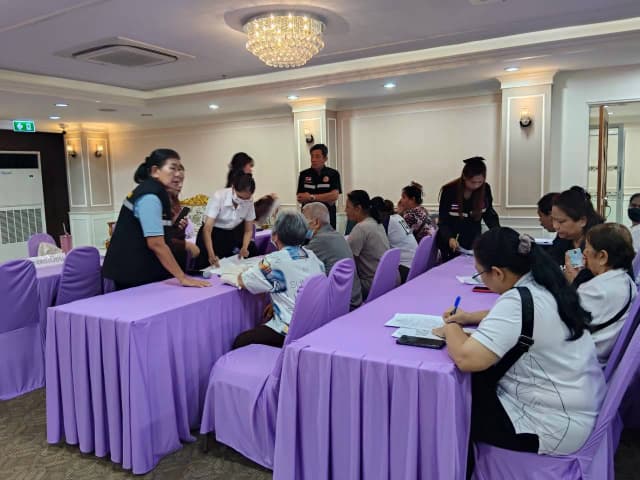 กระทรวงการพัฒนาสังคมและความมั่งคงของมนุษย์ (พม.)ลงพื้นที่สอบข้อเท็จจริง และให้ความช่วยเหลือผู้ประสบปัญหาทางสังคมในตำบลบางรักน้อย ภาพที่ 12