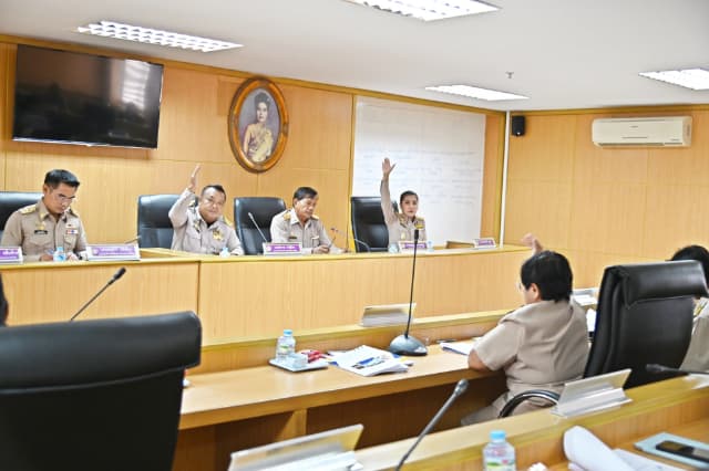 ประชุมสภาองค์การบริหารส่วนตำบลบางรักน้อย สมัยสามัญ สมัยที่ 3 ครั้งที่ 3/2568 ภาพที่ 15