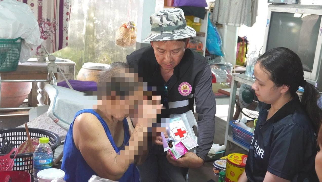 เทศบาลเมืองบางรักน้อยลงพื้นที่มอบเวชภัณฑ์และยารักษาโรคแก่ประชาชน ภาพที่ 12