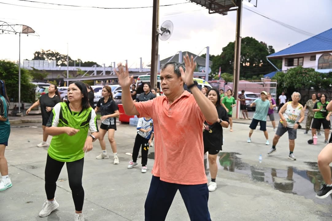 ภาพบรรยากาศ โครงการส่งเสริมสุขภาพประชาชนด้วยการออกกำลังด้วยกายเต้นแอโรบิก ประจำปี 2569 ในวันพุธที่ 9 กันยายน 2569 เวลา 17.00 น ณ เทศบาลเมืองบางรักน้อย ภาพที่ 18