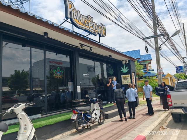 ลงพื้นที่ตรวจร้านจำหน่ายกัญชาในพื้นที่ เพื่อกำกับดูแลให้เป็นไปตามกฎหมาย ภาพที่ 12