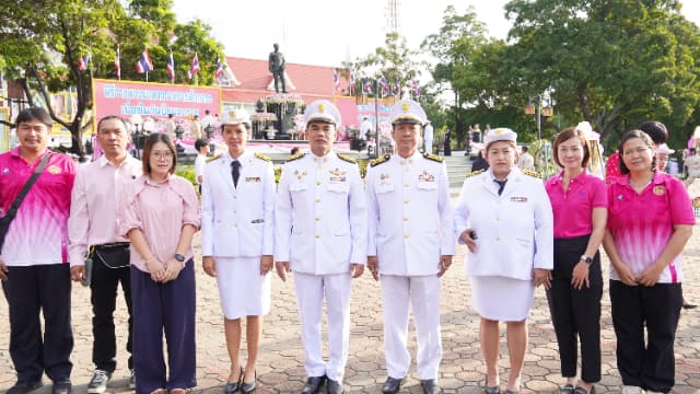 ร่วมพิธีวางพวงมาลาและถวายราชสักการะ เนื่องใน "วันปิยมหาราช" ประจำปี 2568 ภาพที่ 10