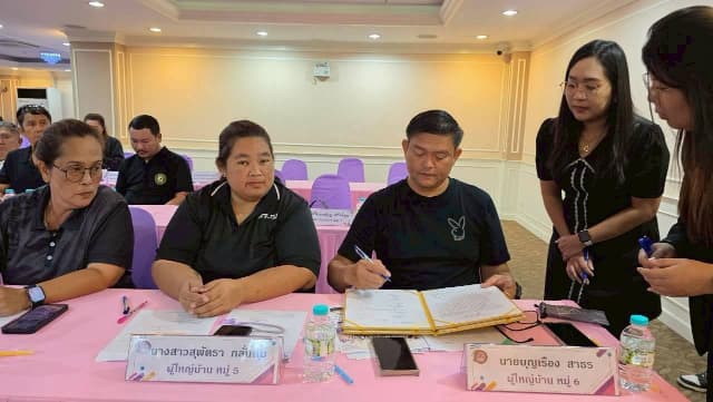 ร่วมทำบันทึกข้อตกลง การประชุมประชาคมการจัดทำแผนพัฒนาท้องถิ่นในเขตพื้นที่ตำบลบางรักน้อยพ.ศ.2571- 2575 ภาพที่ 11
