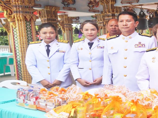 ร่วมพิธีทำบุญตักบาตร ถวายพระราชกุศลเเละพิธีถวายพระพรชัยมงคลเนื่องในวันสำคัญ วันคล้ายวันประสูติ สมเด็จพระเจ้าน้องนางเธอ เจ้าฟ้าจุฬาภรณวลัยลักษณ์ อัครราชกุมารี กรมพระศรีสวางควัฒน วรขัตติยราชนารี ภาพที่ 9
