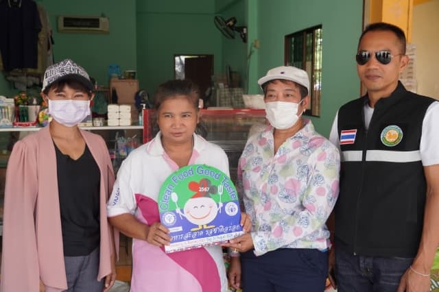 มอบป้าย Clean Food Good Taste ให้ร้านอาหาร-แผงลอยที่ผ่านเกณฑ์มาตรฐาน ภาพที่ 12