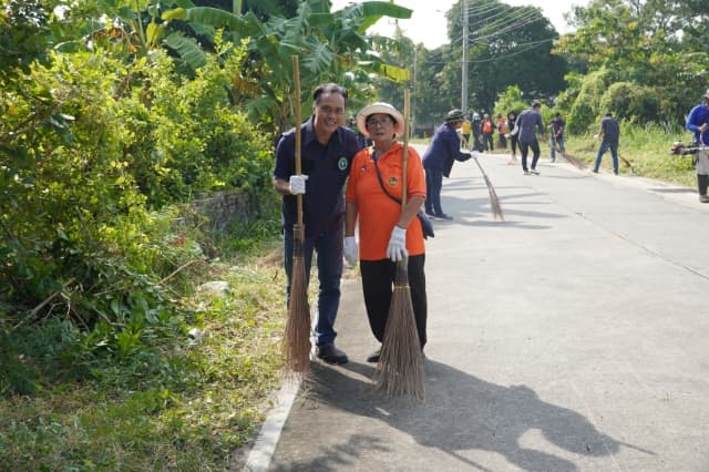 โครงการรณรงค์ส่งเสริมเพื่อรักษาสภาพแวดล้อมภายในตำบล บริเวณซอยแผ่นดินธรรม แผ่นดินทอง ภาพที่ 7
