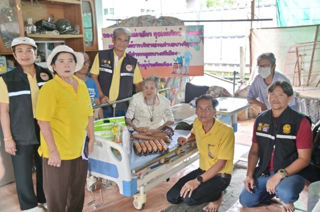 มอบเครื่องอุปโภคบริโภคและผ้าอ้อมผู้ใหญ่ ให้กับผู้ป่วยติดเตียง ในตำบลบางรักน้อย ภาพที่ 7