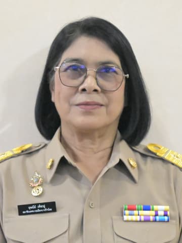 นางอุษณีย์ เพ็ชรอู่
