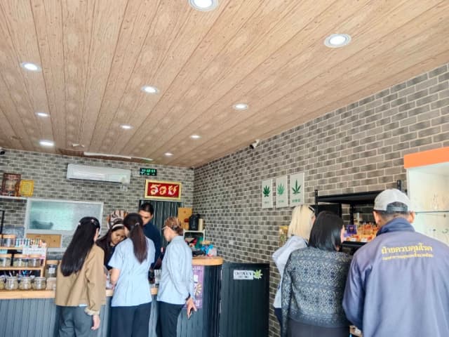ลงพื้นที่ตรวจร้านจำหน่ายกัญชาในพื้นที่ เพื่อกำกับดูแลให้เป็นไปตามกฎหมาย ภาพที่ 17