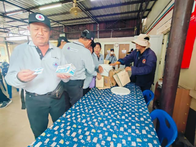 โครงการ"รณรงค์ป้องกันโรคไข้เลือดออก" ณ โรงพยาบาลส่งเสริมสุขภาพตำบลบางรักน้อย หมู่ 3 ภาพที่ 12